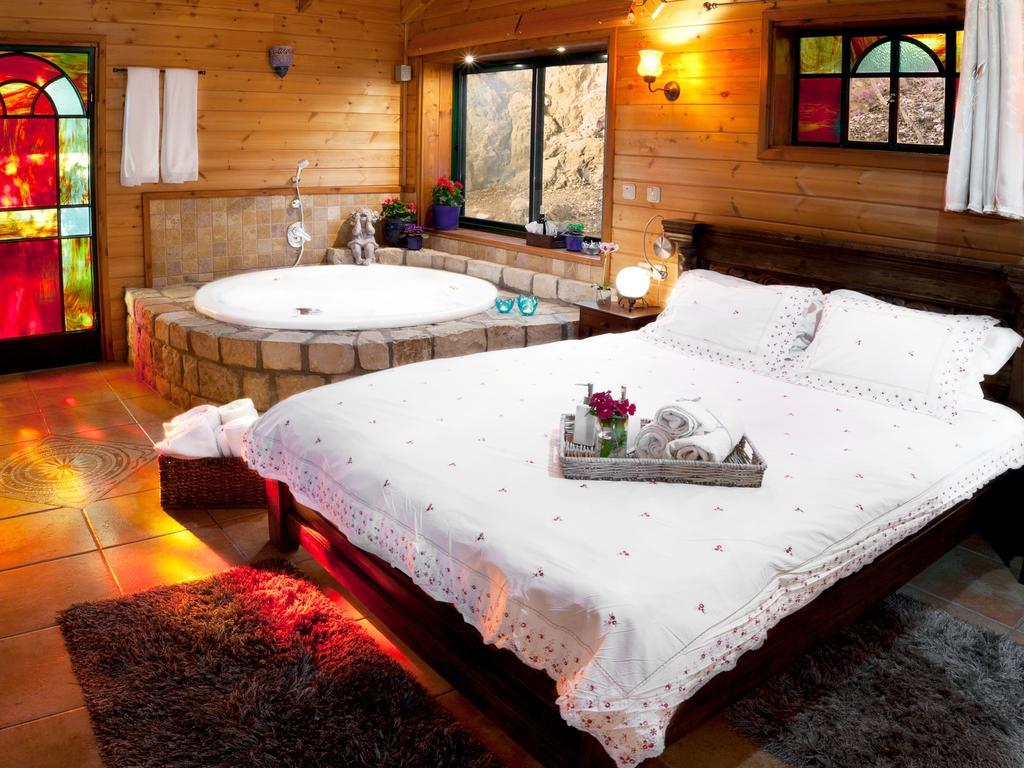 First Light Cabins Amirim Δωμάτιο φωτογραφία